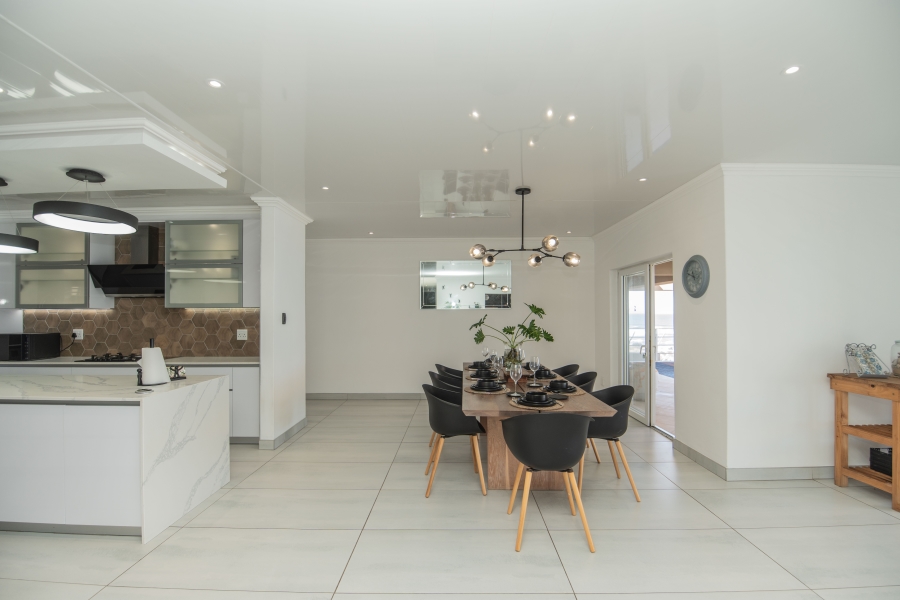 6 Bedroom Property for Sale in Beachview Eastern Cape